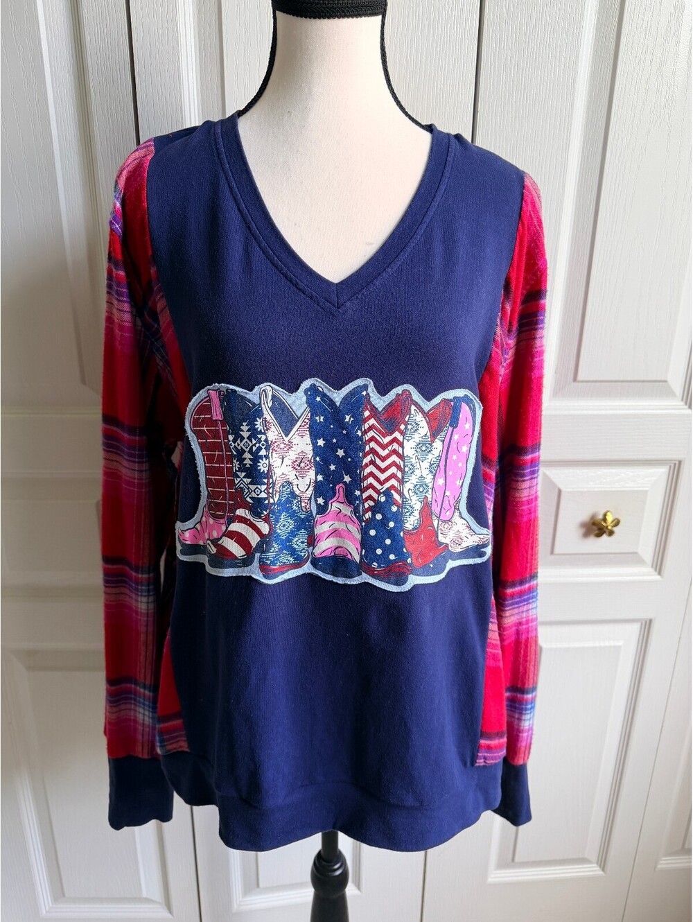 Long Sleeve V-Neck Pullover with Western Boot Graphic/Red Plaid Sleeves M/L
